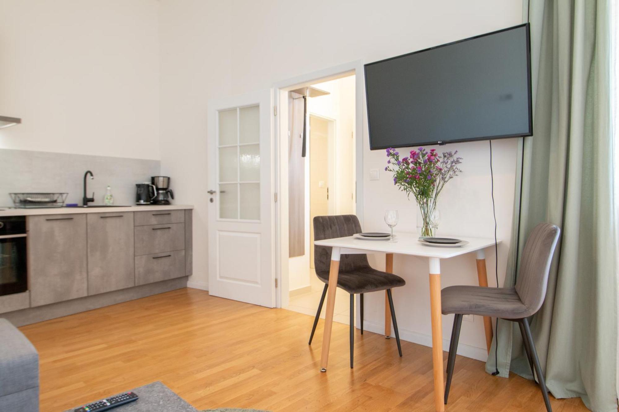Stay Inn Apartments Stepanska ปราก ภายนอก รูปภาพ