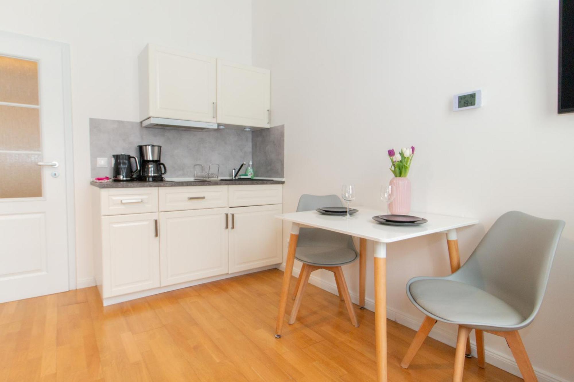 Stay Inn Apartments Stepanska ปราก ภายนอก รูปภาพ