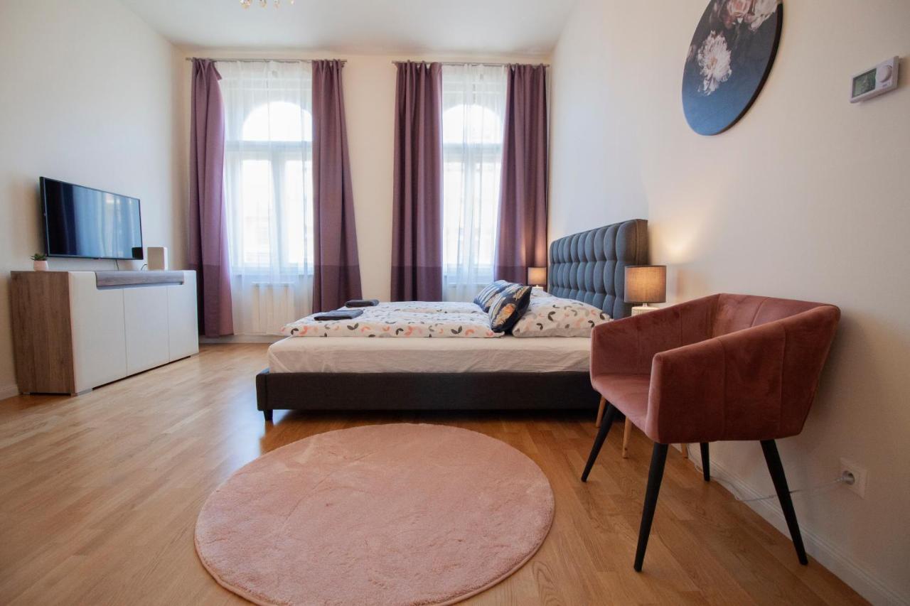 Stay Inn Apartments Stepanska ปราก ภายนอก รูปภาพ